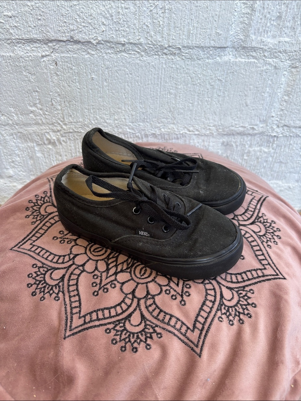 Vans Kids Black Low-Profile Canvas Sneakers sz 10